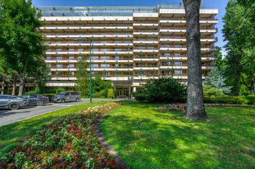 Сад в Ensana Thermal Margaret Island