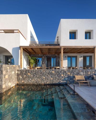 a villa with a swimming pool and a house at Klοstrá in Foinikiá
