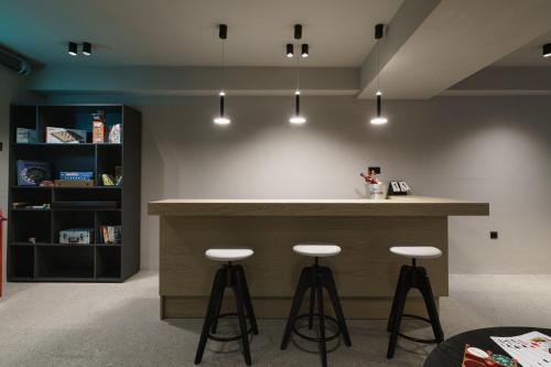 Pigianos KamposにあるNew Beachfront Mesogaia Villa with Heated Pool, Jacuzzi & Playroom, 60m from the beachのギャラリーの写真