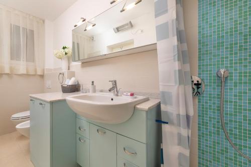a bathroom with a sink and a shower at Apartman Fana in Njivice