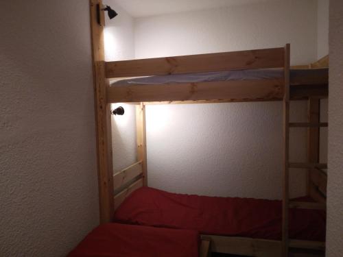 Studio divisible lumineux, proche pistes, balcon, animaux admis