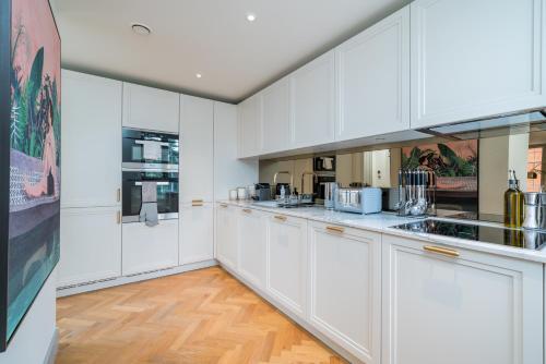 Cucina o angolo cottura di Luxury flats near Big Ben and London Eye