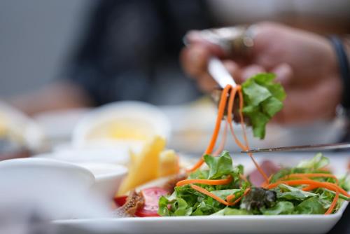 Makanan di atau berdekatan hotel