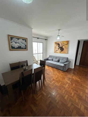 En eller flere senge i et værelse på Excelente apto a 100 mts do mar