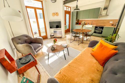 AC - Private Parking - Close to the ramparts