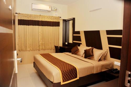 a bedroom with a large bed in a room at Harikrishna Park in Coimbatore