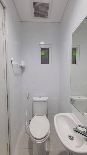 Ένα μπάνιο στο 3BR OWARI Home near ICE at BSD City