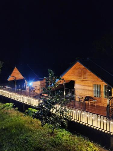 a group of wooden huts at night at Hindad Nature Resort in Ban Ni Khu Hu