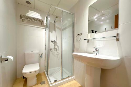 a bathroom with a toilet and a sink and a shower at Vista Bonita - Mar Menor Golf Resort in Torre-Pacheco