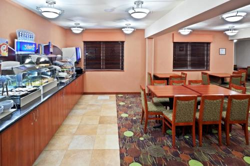 a dining room with a table and chairs at Holiday Inn Express Portland South - Lake Oswego by IHG in Lake Oswego