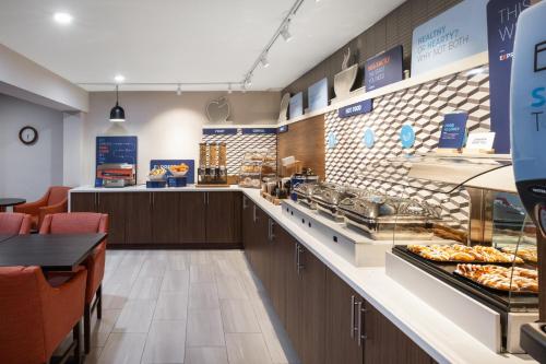 a fast food restaurant with a counter with food at Holiday Inn Express Portland South - Lake Oswego by IHG in Lake Oswego