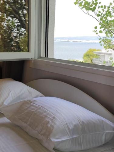 Lydia Luxury Apartment by the Sea