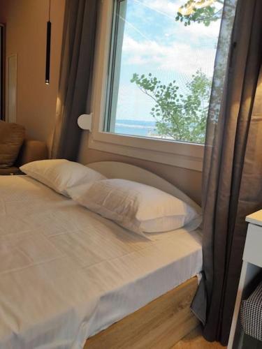 Lydia Luxury Apartment by the Sea