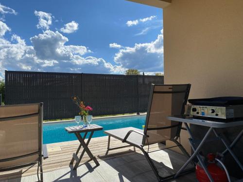 Πισίνα στο ή κοντά στο Villa avec piscine / 6 personnes