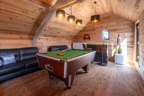 a room with a pool table in a cabin at La Villa Wellness in Hastière-par-delà