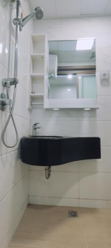 Koupelna v ubytování Skyhouse BSD 2 Bedroom & Studio Apartments - Perfect for ICE BSD Events