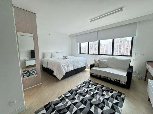 Postel nebo postele na pokoji v ubytování M N Flats Apartamento Dentro Do Hotel Av Ibirapuera 2534