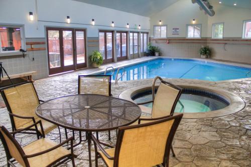 a pool with a table and chairs in front of it at Earthbox Inn & Spa in Friday Harbor