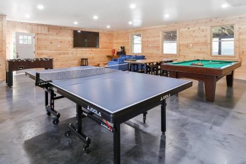 a ping pong room with two ping pong tables at Matterhorns Hunter Lodge in Hunter