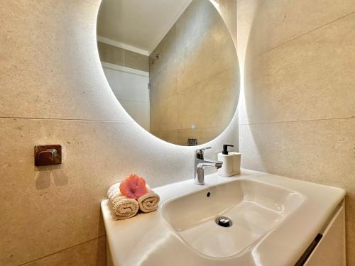 Sunshine Apartment with Sea Viev