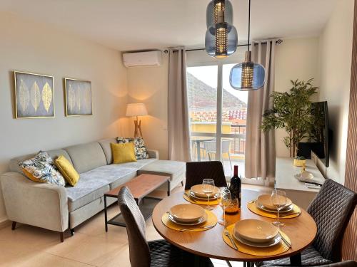 Sunshine Apartment with Sea Viev