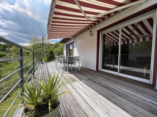 a wooden deck with a table and chairs on it at Biena in Musculdy
