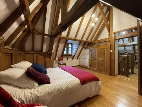 a bedroom with a large bed in an attic at Loustaou in Osserain-Rivareyte