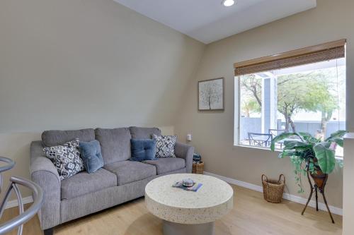 Galeriebild der Unterkunft A-Frame with Patio and Mtn Views Arizona Retreat in Apache Junction