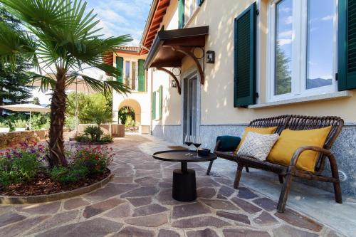 Κήπος έξω από το Villa Riva - by MyHomeInComo