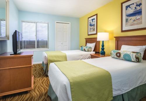 a hotel room with two beds and a television at WorldMark Mariner Village in Ocean Shores