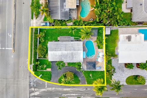 an overhead view of a park with a building at Sunset Oasis with Movie Theatre, Heated Pool & Game Room in Pompano Beach