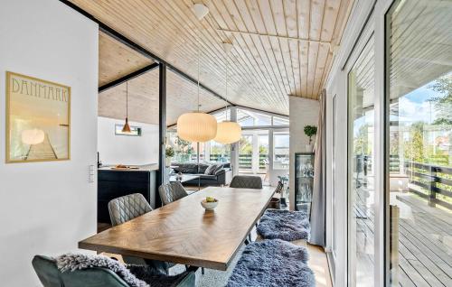 a dining room with a wooden table and chairs at 3 Bedroom Stunning Home In Strøby in Strøby