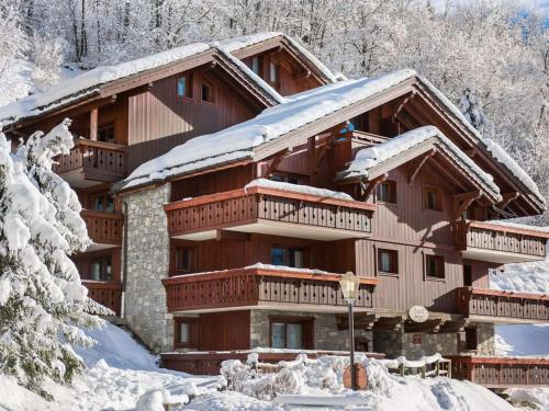 Appartement ski aux pieds avec terrasse et accès piscine