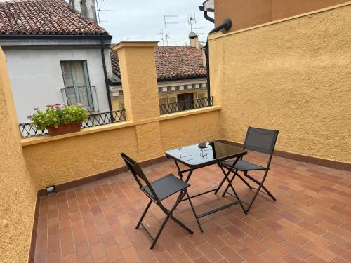 a patio with two chairs and a table on a balcony at Residenza Gonzaga in Mantova