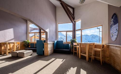 Nespecifikovaný výhled na hory nebo výhled na hory při pohledu z hotelu