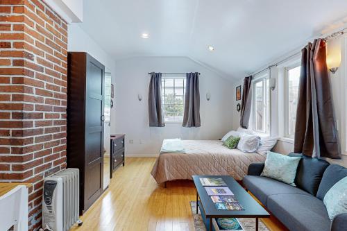 a small living room with a bed and a couch at Rosie’s Retro River Flat in Portland