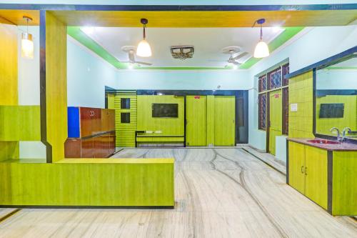 an empty room with green cabinets and a sink at Hotel O S&R Haven in Kānpur