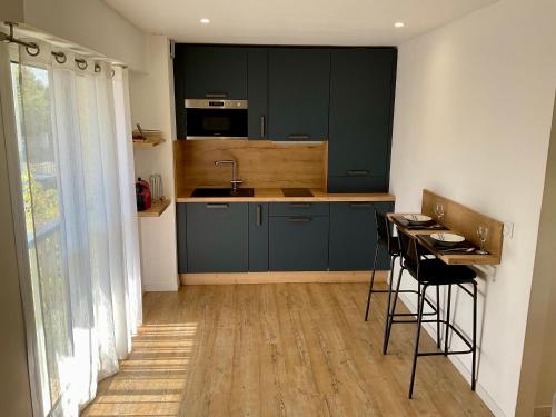 Studio climatisé avec piscine, parking résidence et plages proches