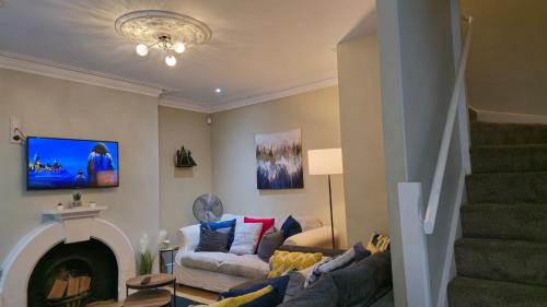 a living room with a couch and a fireplace at Stylish 2 Bedroom Apartment, Leeds Centre + Free Parking in Leeds