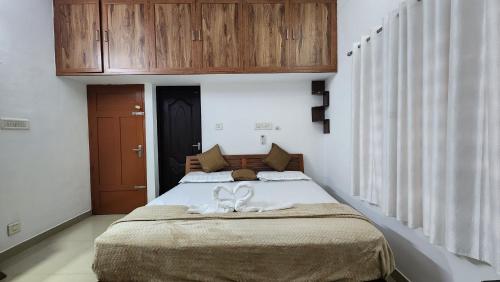 Postel nebo postele na pokoji v ubytování EBs Guest House