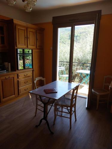 Photo de la galerie de l'établissement residence emile, à Meyras