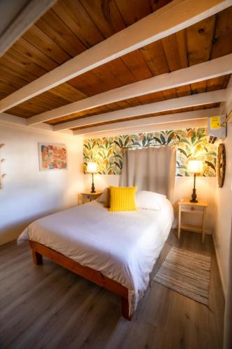 a bedroom with two beds and two lamps at CASA TUCAN - BEACH JUNGLE PARADISE in Ensenada