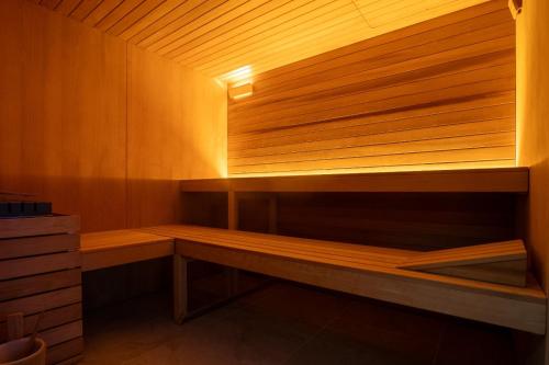 a sauna with a wooden bench in a room at Hotel Mediterraneo in Sottomarina