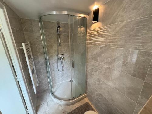 a shower with a glass door in a bathroom at Maison confortable Chelles, entre Disney et Paris in Chelles