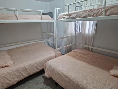 a room with two bunk beds in a room at Villas de encanto in Vilamarxant