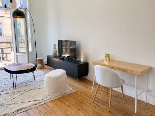 Photo de la galerie de l'établissement Appartement de standing en hyper centre d Agen avec balcon, à Agen