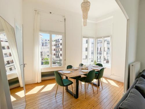 Photo de la galerie de l'établissement Appartement de standing en hyper centre d Agen avec balcon, à Agen