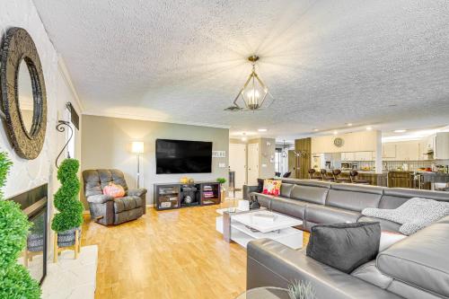 TV/Unterhaltungsangebot in der Unterkunft Spacious Citrus Hills Home with Pool and Game Room!