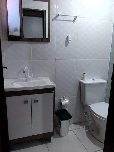 Bilik mandi di Hotel Lurian