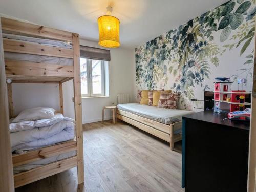 Voodi või voodid majutusasutuse Le grenier du Rempart, appartement au coeur du village toas